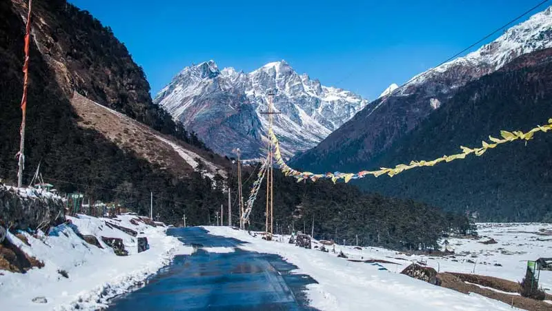 Snow Covered Peaks lachen sikkim